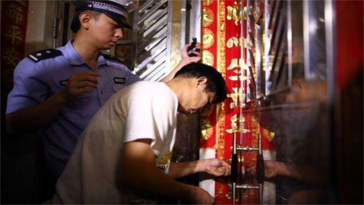 西藏请开锁师傅开了锁后，师傅